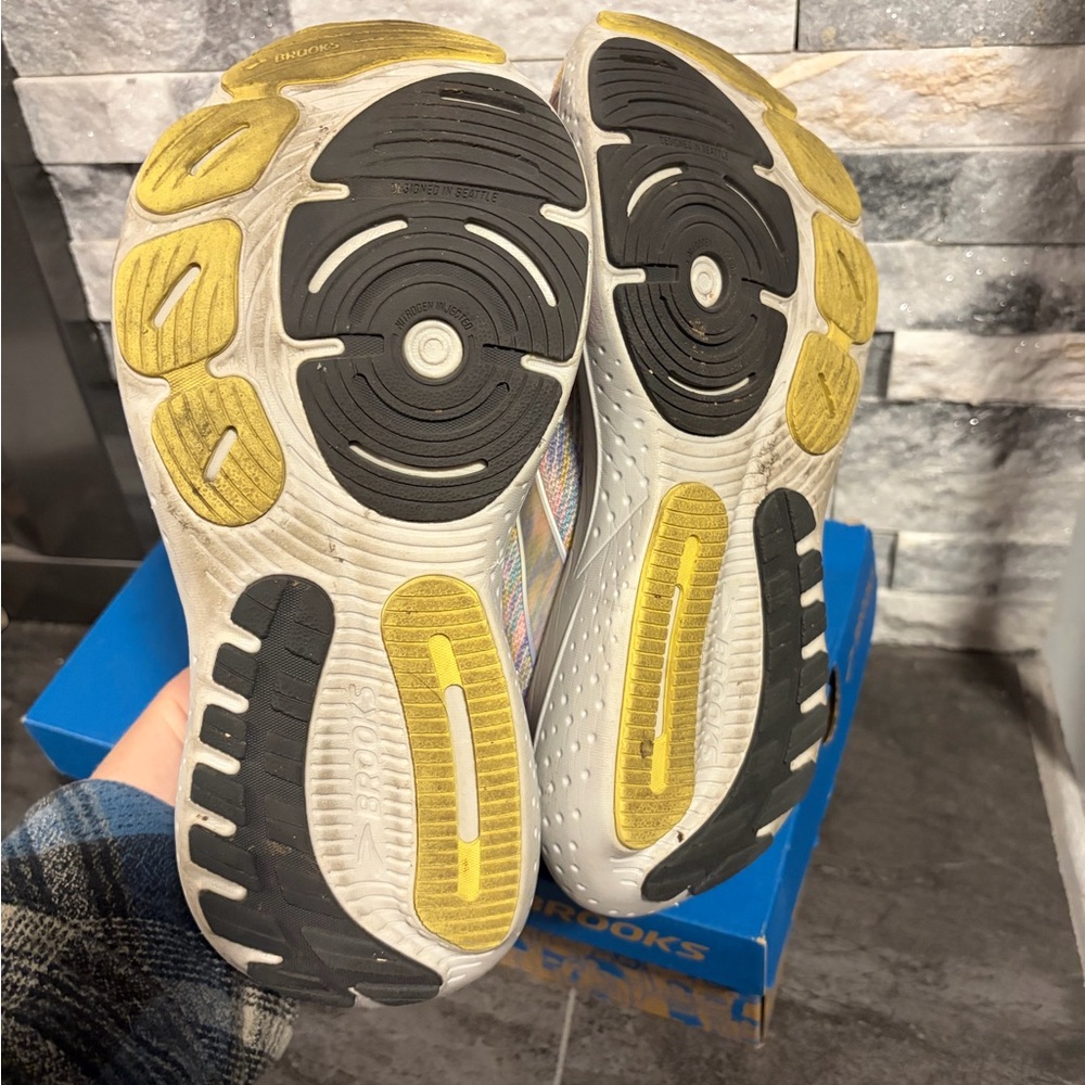 Brooks Pastel Multi-Color Running Shoes - Picture 5 of 6